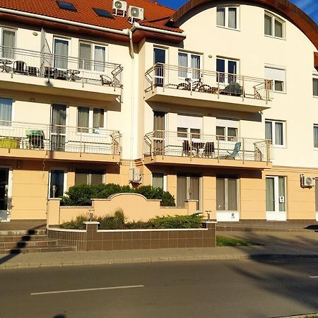 Gabi & Gabi Apartments Hajduszoboszlo Luaran gambar