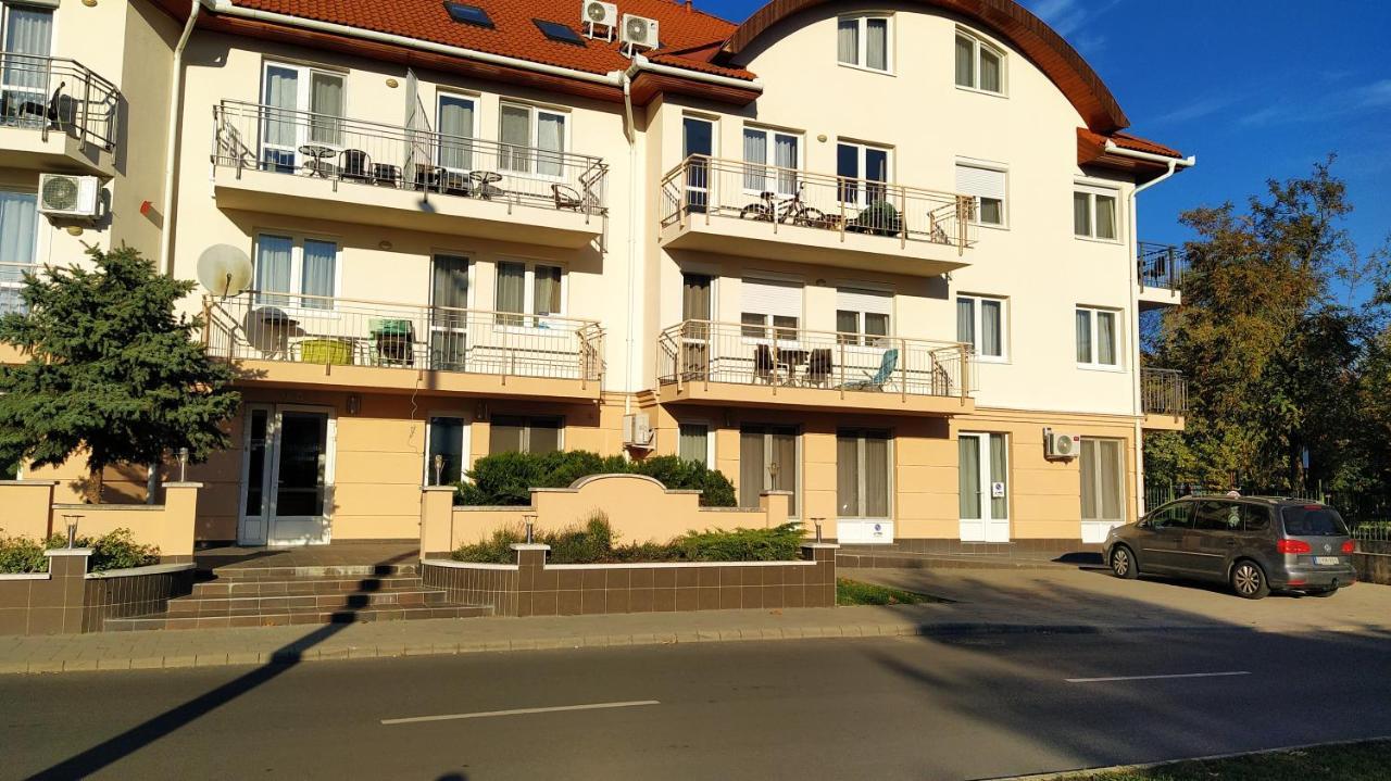Gabi & Gabi Apartments Hajduszoboszlo Luaran gambar